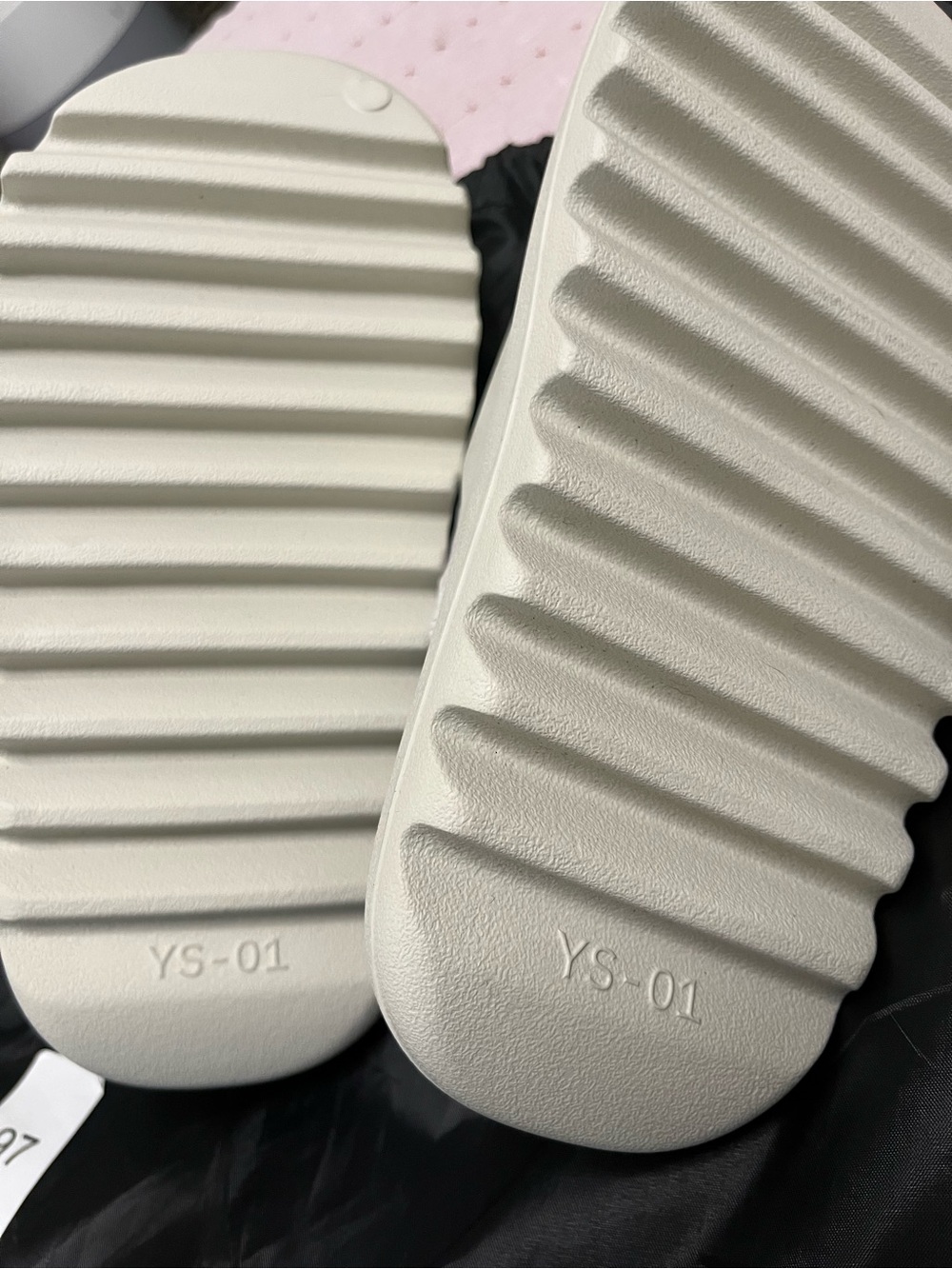 Yeezy slide. - Picture 3 of 3